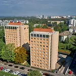 Toeoeloe Towers Hotel apartamentowy