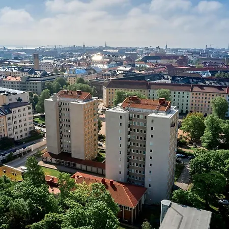 Toeoeloe Towers Aparthotel 4*